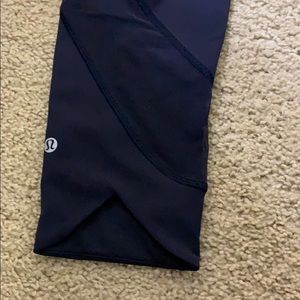 super cute navy blue lululemon capris leggings